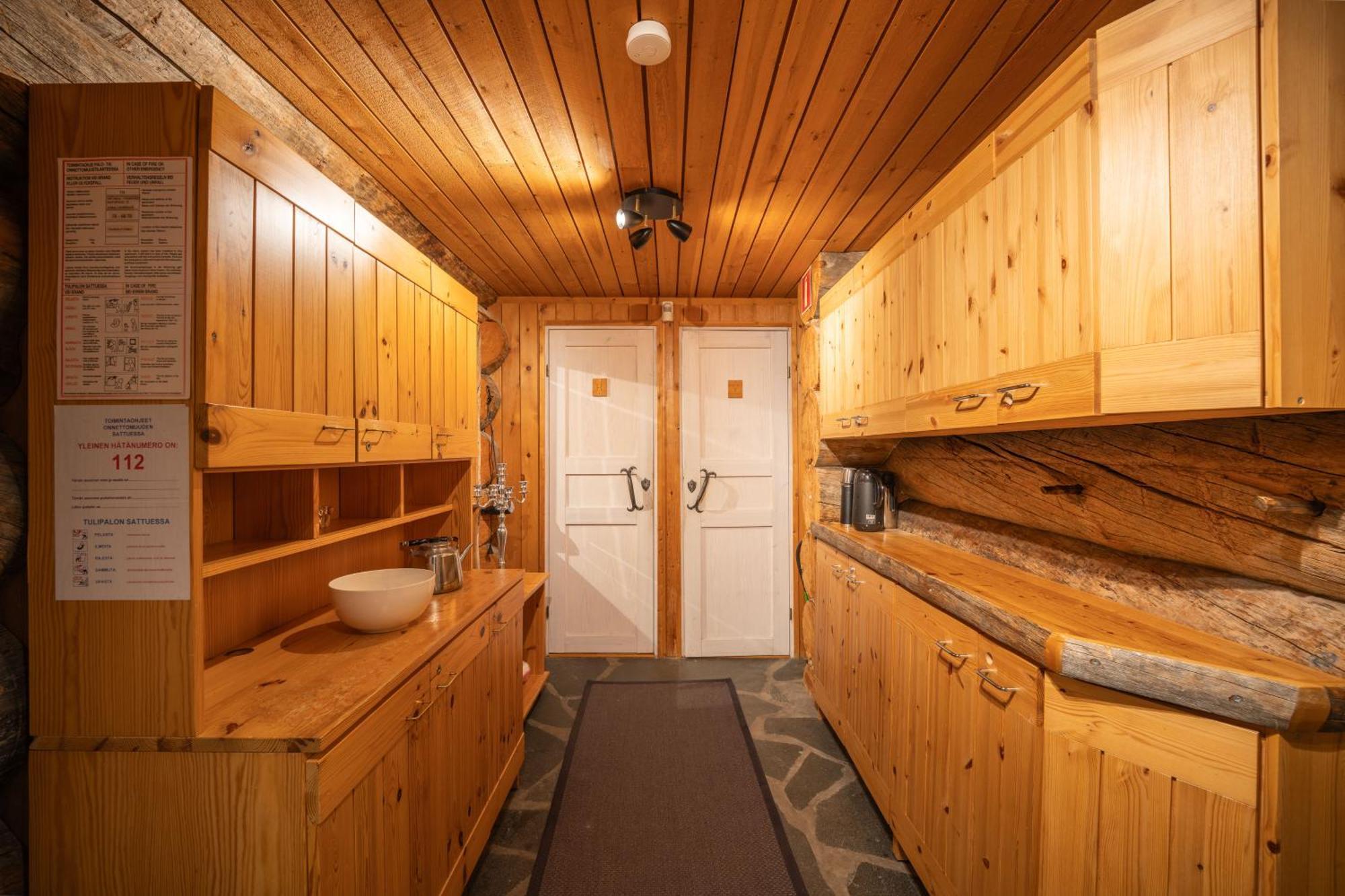 Kuukkeli Hirvas Apartment *